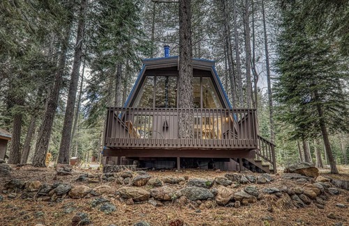 Truckee House | Charming 2-bedroom A Frame house in Tahoe Donner