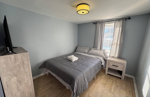 New Castle Apartment | Charming 2-bedroom apartment in brilliant New Castle with WiFi, AC