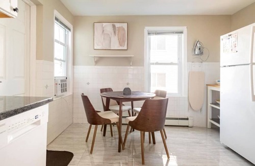 South Medford Apartment | Charming 2-bedroom apartment with parking in lovely Somerville
