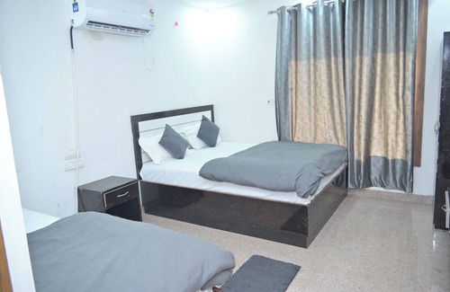 Vrindavan Apartment | Charming 2-bedroom apartment with AC, WiFi in fantastic Vrindavan