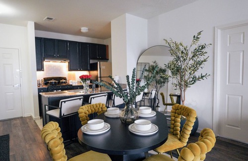 Elizabeth Apartment | Charming 2-bedroom apartment in superb Elizabeth with AC