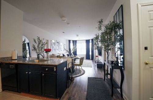 Elizabeth Apartment | Charming 2-bedroom apartment in superb Elizabeth with AC