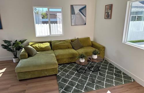 Burbank Apartment | Charming 2-bedroom apartment with WiFi, AC in beautiful Burbank
