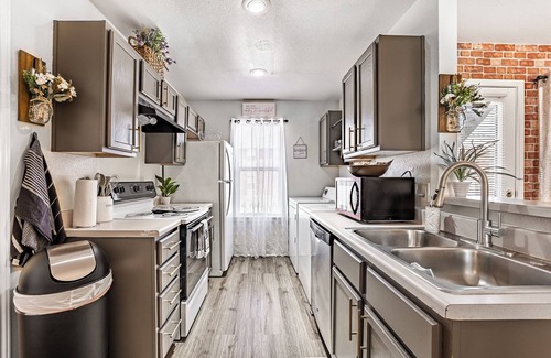 Killeen Apartment | Charming 2-bedroom apartment with WiFi, AC in fantastic Killeen