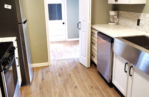 Fair Heights Apartment | Charming 2-bedroom apartment in lovely Tulsa with WiFi, AC