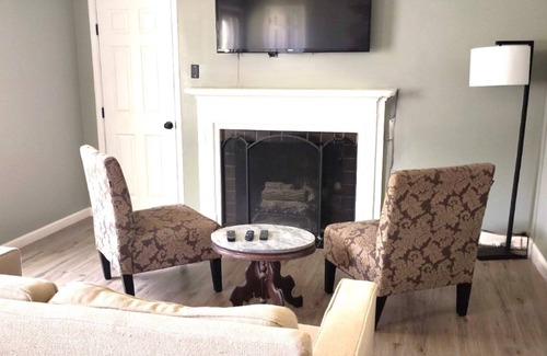Fair Heights Apartment | Charming 2-bedroom apartment in lovely Tulsa with WiFi, AC