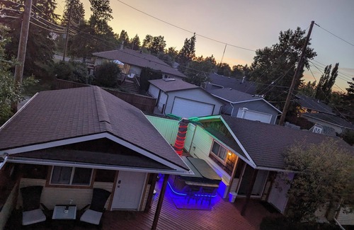 Southwest Calgary House | Charming 2-bedroom building in cool Calgary with private Hot Tub