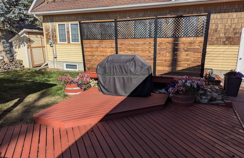 Southwest Calgary House | Charming 2-bedroom building in cool Calgary with private Hot Tub