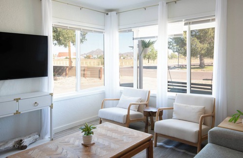 Encanto House | Charming 2-bedroom bungalow with WiFi, AC in peaceful Phoenix