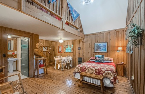 Bruno Cabin | Charming 2-bedroom cabin just 3 miles from the Buffalo River- Redcloud Cabin