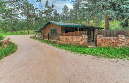 Cascade Cabin | Charming 2-bedroom cabin in gorgeous Cascade with Wifi and hot tub