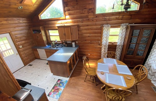 Elkton Cabin | Charming 2-bedroom cabin close to Fair Hill on horse farm