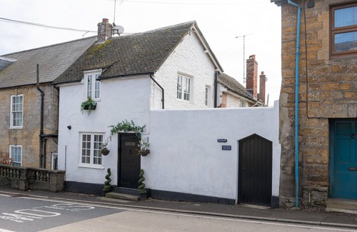 Bridport Cottage | Charming 2 Bedroom Character Cottage