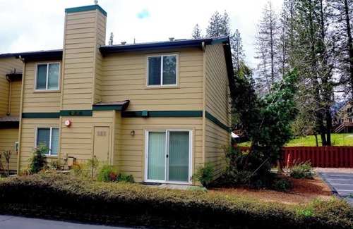 Bass Lake Condo | Charming 2-bedroom condo in beautiful Bass Lake