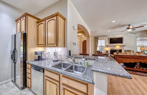Lake Las Vegas Condo | Charming 2-bedroom condo in terrific Henderson with AC