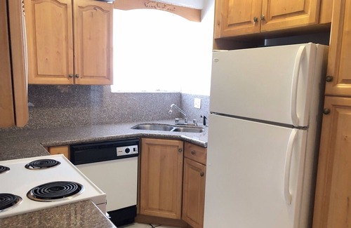 South Lake Condo | Charming 2-bedroom condo with WiFi, AC in fantastic Hollywood