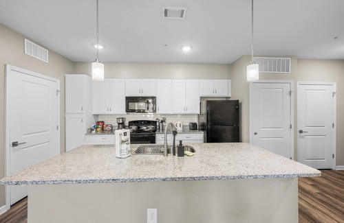 Melbourne Condo | Charming 2-bedroom condo with fitness room and AC in Melbourne