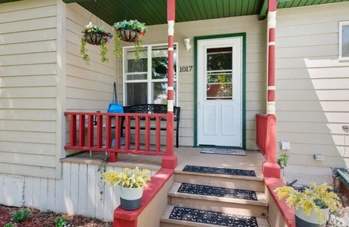 Whitewood House | Charming 2-bedroom cottage 8 miles from Sturgis with WiFi, AC and parking space!