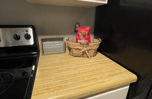 Athens Condo | Charming 2-bedroom condo off Lumpkin