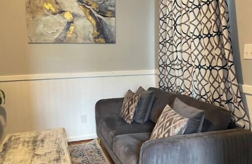 Dixon Park Cottage | Charming 2-bedroom cottage in lovely Savannah with WiFi, AC