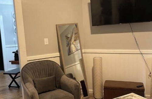 Dixon Park Cottage | Charming 2-bedroom cottage in lovely Savannah with WiFi, AC
