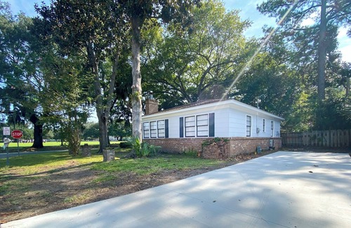 Parkside House | Charming 2-bedroom cottage on Daffin Park in beautiful Savannah with WiFi, AC