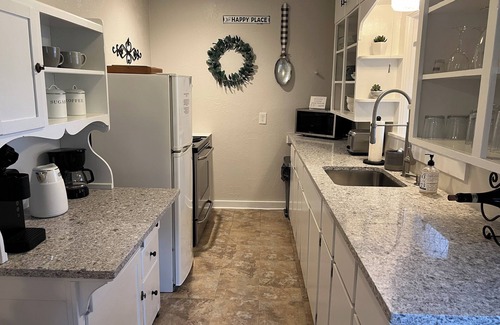 Central Area Cottage | Charming 2-bedroom cottage in the heart of Salem