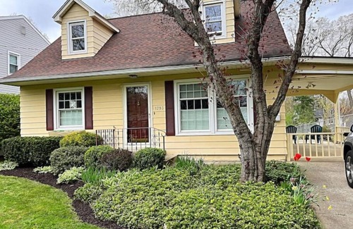 Northwest Akron House | Charming 2-bedroom dog friendly house in lovely Akron