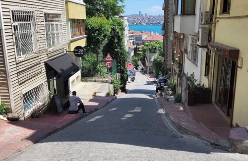Gumussuyu Mahallesi Apartment | Charming 2 bedroom duplex with Bosphorus view in central Istanbul