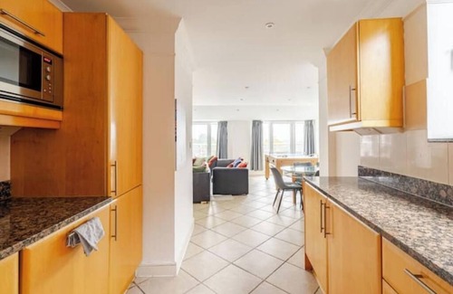 Cathedrals Apartment | Charming 2-bedroom duplex penthouse with AC and WiFi in fabulous London Bridge