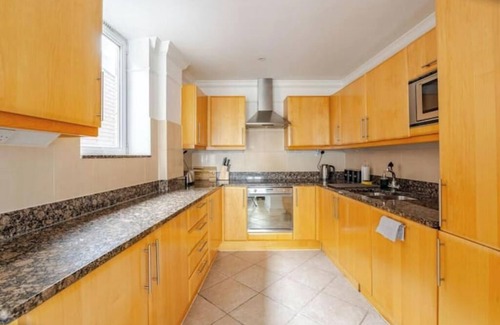 Cathedrals Apartment | Charming 2-bedroom duplex penthouse with AC and WiFi in fabulous London Bridge