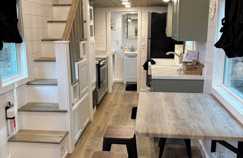 Rainier Other | Charming 2-bedroom farmhouse style tiny home in Rainier with Hot tub