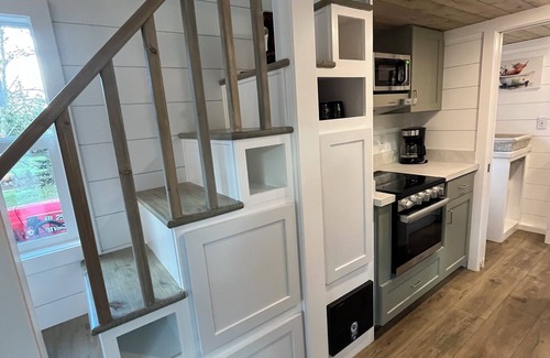 Rainier Other | Charming 2-bedroom farmhouse style tiny home in Rainier with Hot tub