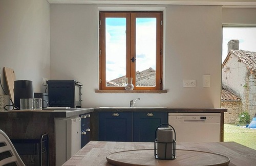 Vieux-Ruffec House | Charming 2-bedroom house in fabulous Vieux-Ruffec with WiFi
