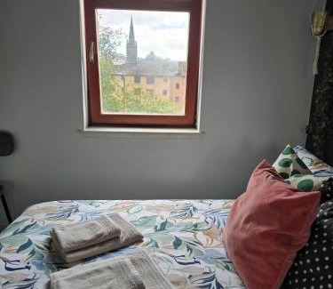 Leith Apartment | Charming 2-Bedroom Guest house in Leith