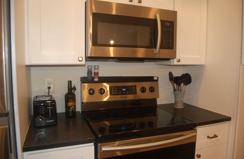 Green Avenue House | Charming 2-bedroom house, walkable to downtown Greenville!
