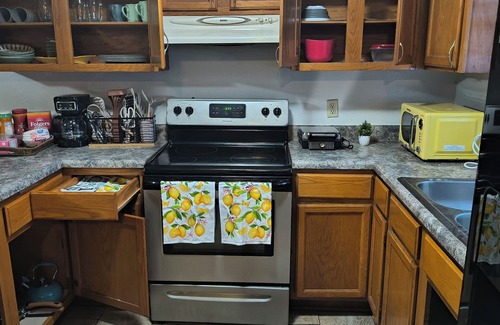 Leesville House | Charming 2-bedroom house in phenomenal Leesville with WiFi, AC