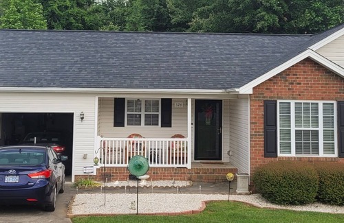 Randleman House | Charming 2-bedroom house with AC and WiFi in soothing Randleman filled with love