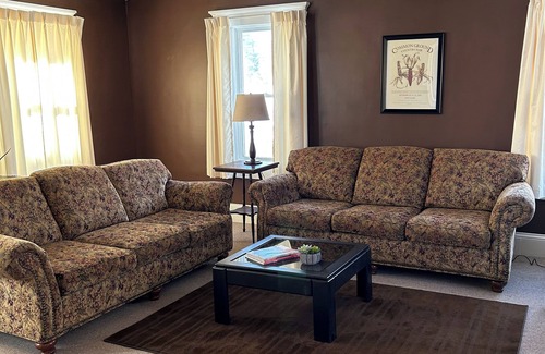 Skowhegan House | Charming 2-bedroom home in Skowhegan - 10% discount for long-term rental-12+mths