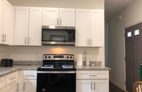 Pittsburgh House | Charming 2-bedroom house with WiFi and AC in terrific Atlanta