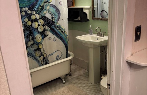 Laramie House | Charming 2-bedroom house in downtown Laramie with WiFi