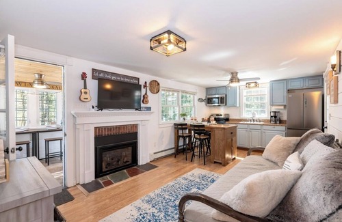 Alton Bay House | Charming 2-bedroom house with WiFi and W/D in Alton Bay-10 min to Gunstock