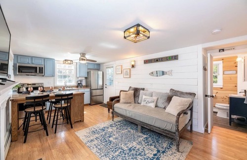 Alton Bay House | Charming 2-bedroom house with WiFi and W/D in Alton Bay-10 min to Gunstock