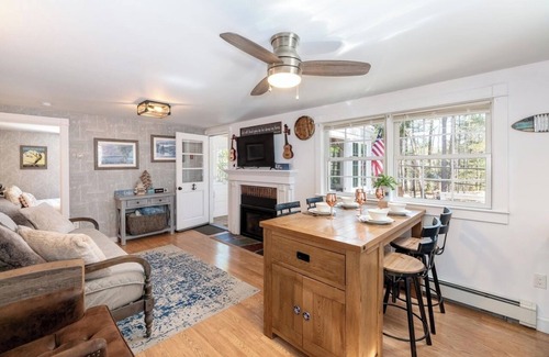 Alton Bay House | Charming 2-bedroom house with WiFi and W/D in Alton Bay-10 min to Gunstock