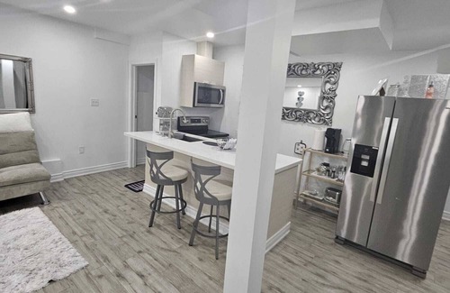 Ajax House | Charming 2-bedroom house with AC, WiFi in Pleasant Ajax