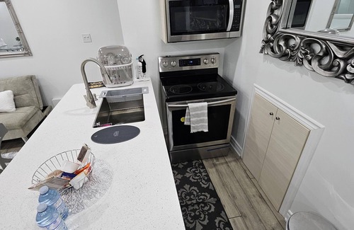 Ajax House | Charming 2-bedroom house with AC, WiFi in Pleasant Ajax