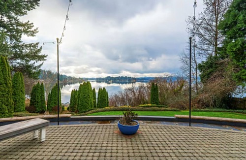 Bremerton Apartment | Charming 2-bedroom in Bremerton with WiFi, AC and beach access!