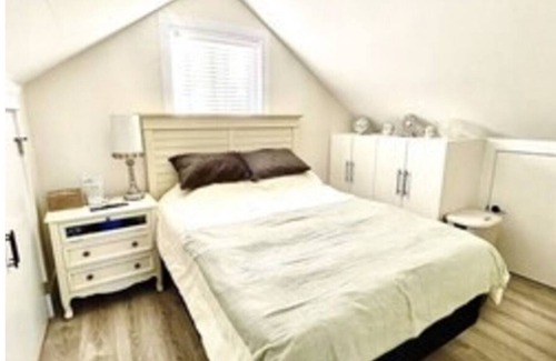Vancouver South House | Charming 2-Bedroom Laneway House in a Prime Westside Location
