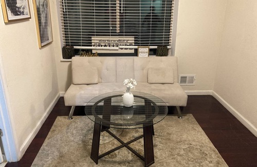 Detroit Apartment | Charming 2-bedroom Loft in superb Detroit with , WiFi