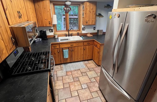 Wasilla Cabin | Charming 2-bedroom + loft cabin in Wasilla with Sauna